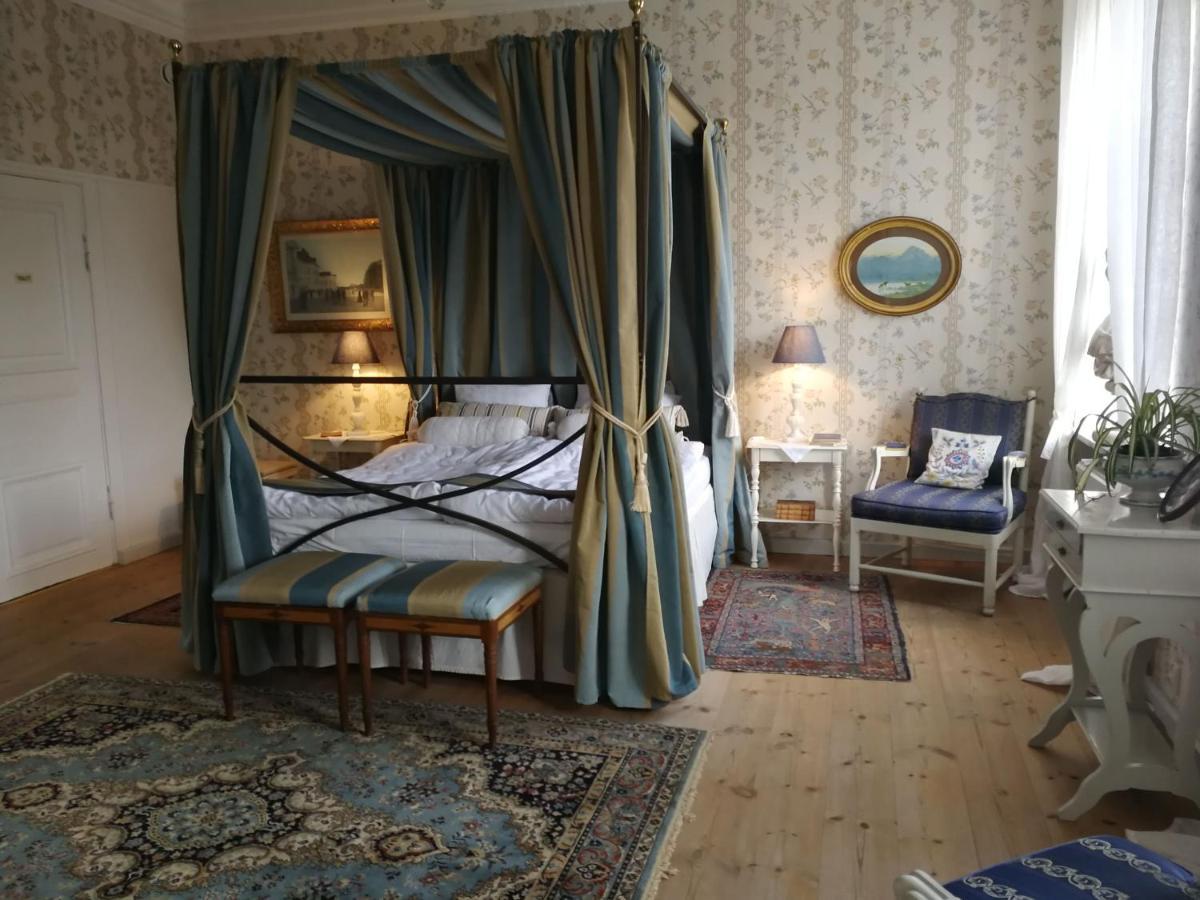 Gasthaus Naeaes Slott Floda  Exterior foto