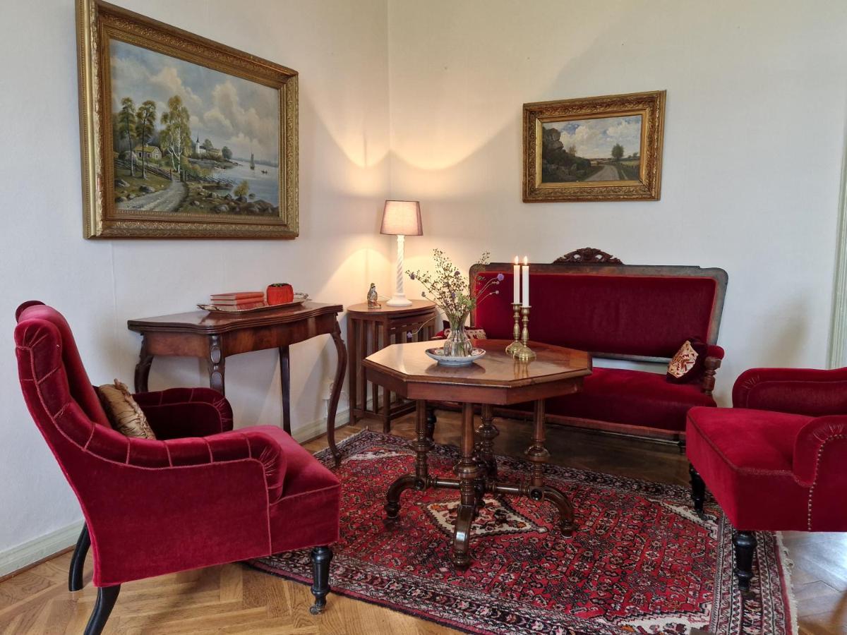 Gasthaus Naeaes Slott Floda  Exterior foto