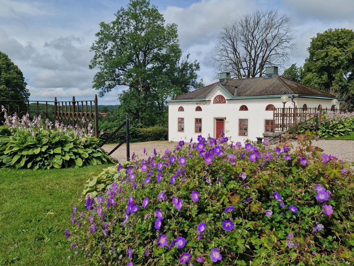 Gasthaus Naeaes Slott Floda  Exterior foto