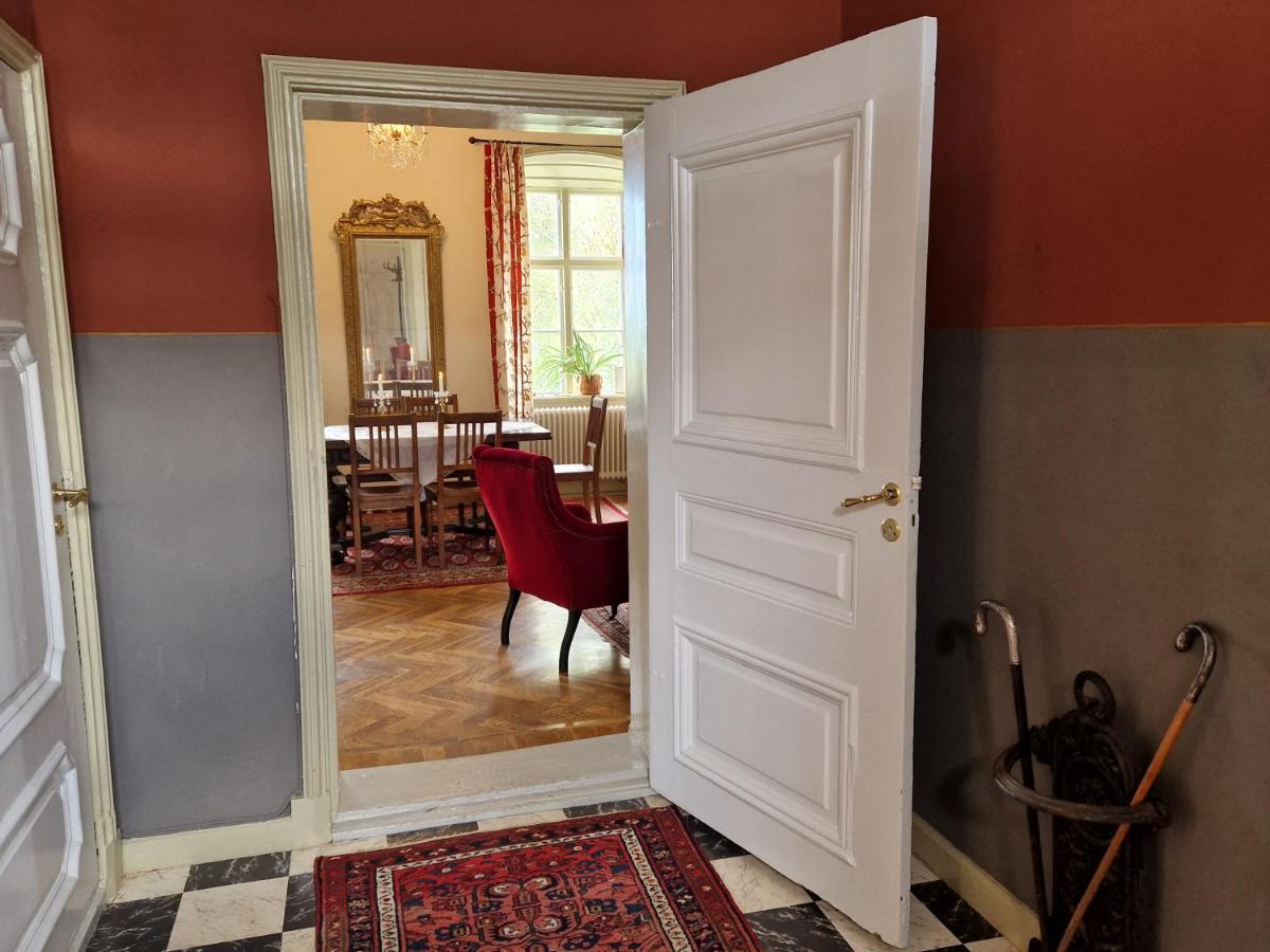 Gasthaus Naeaes Slott Floda  Exterior foto
