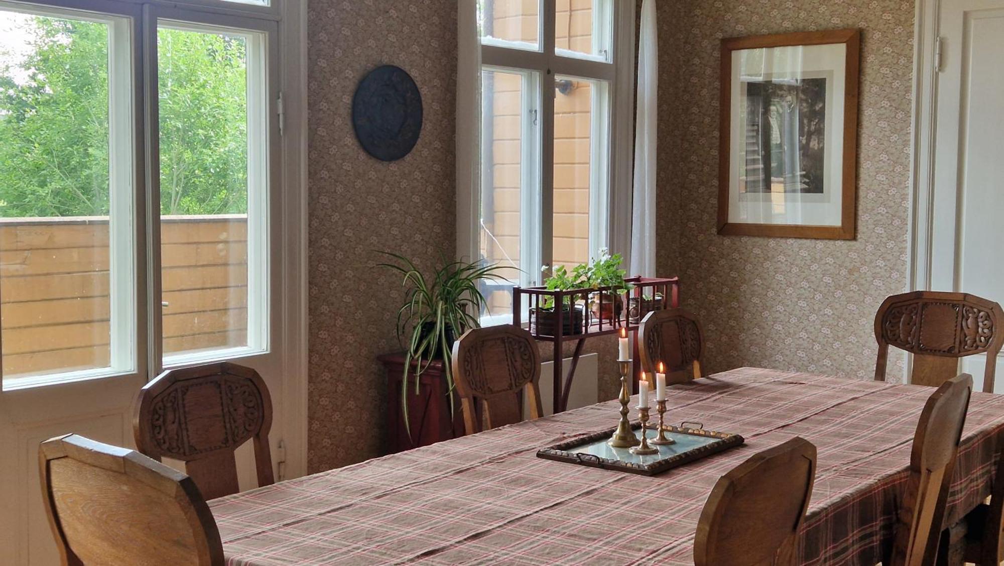 Gasthaus Naeaes Slott Floda  Exterior foto