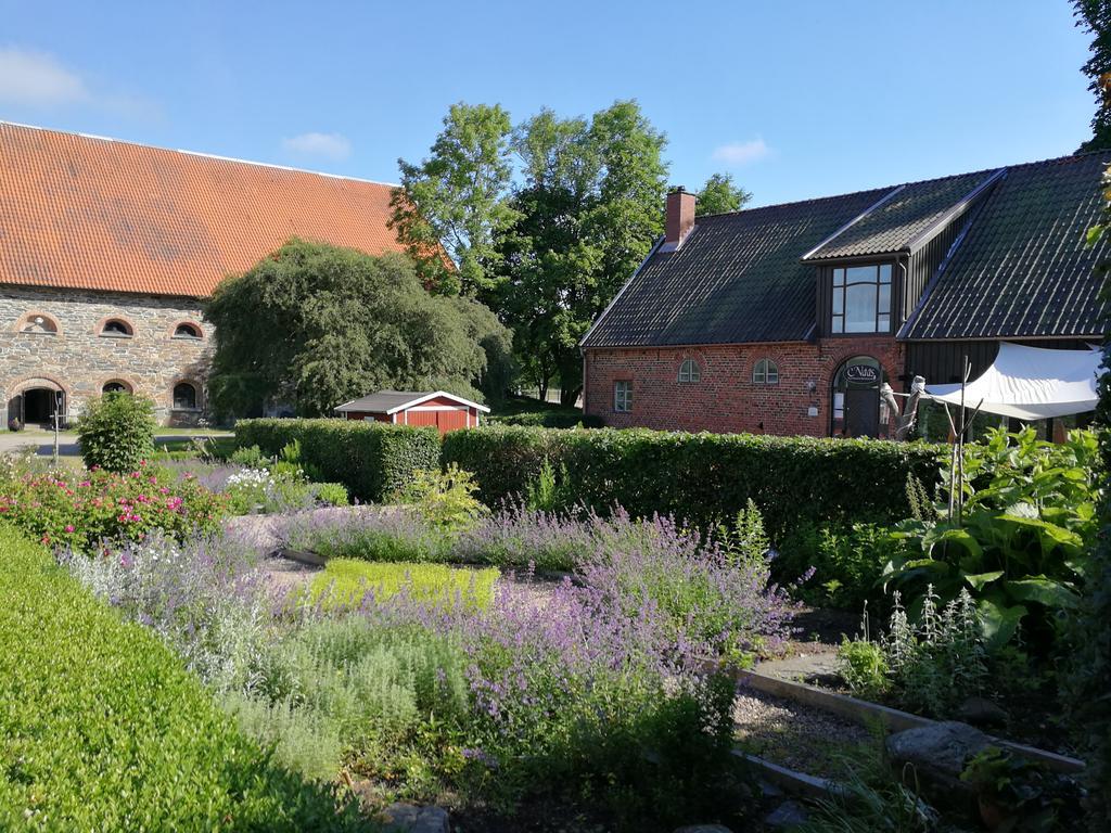 Gasthaus Naeaes Slott Floda  Exterior foto