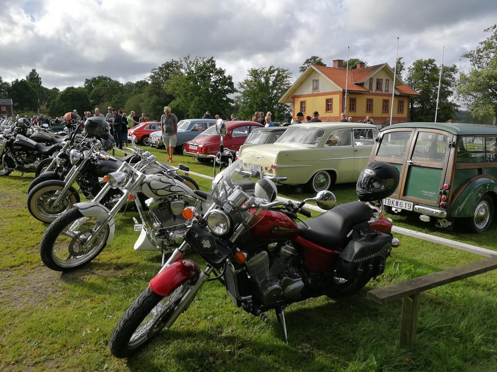 Gasthaus Naeaes Slott Floda  Exterior foto